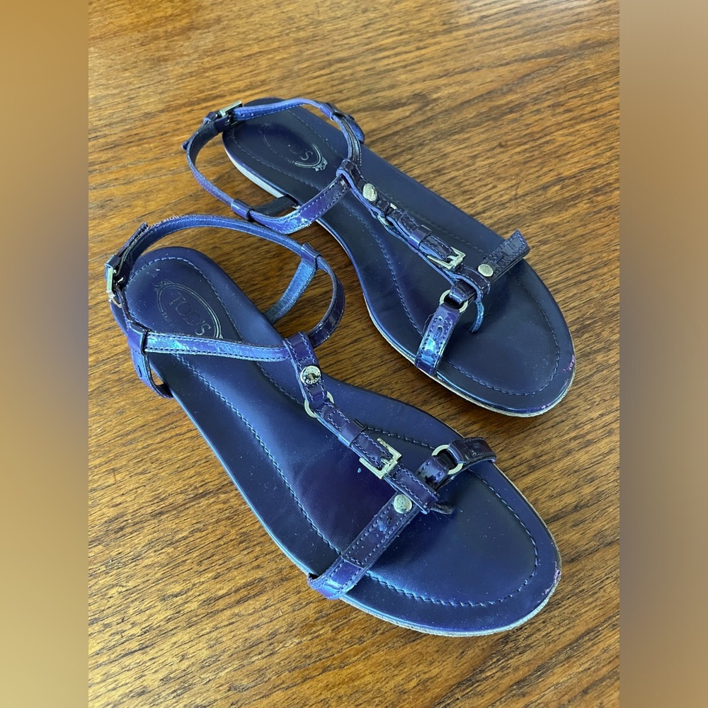 TOD’s T-Strap Sandals in Purple Patent Leather. Women’s Size 38=8. EUC.